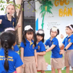 MỖI NGÀY ĐẾN TRƯỜNG, CON RẤT VUI – VÀ CON YÊU TIẾNG ANH!